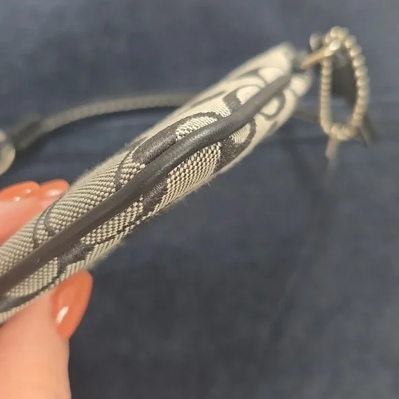 Coach | Signature Canvas Pouch - Picture 5 of 7